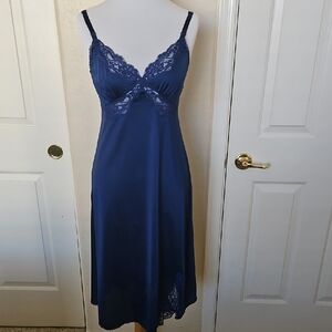 Elegant Shadow Line Navy Blue Lace  Full Slip SZ 34 Tall 100% Nylon